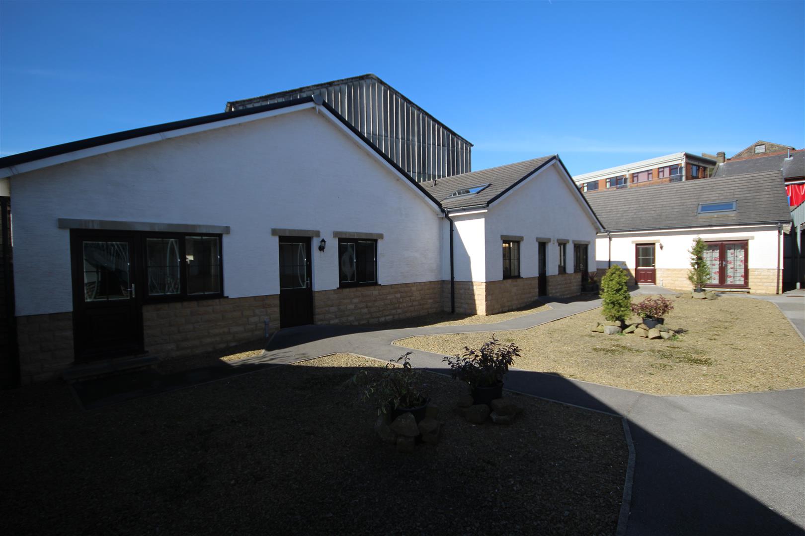 2 bedroom bungalow To Let in Colne - Main Image